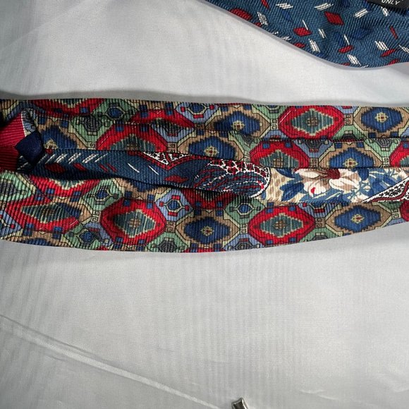Multi color printed pure silk Tie - Picture 2 of 4
